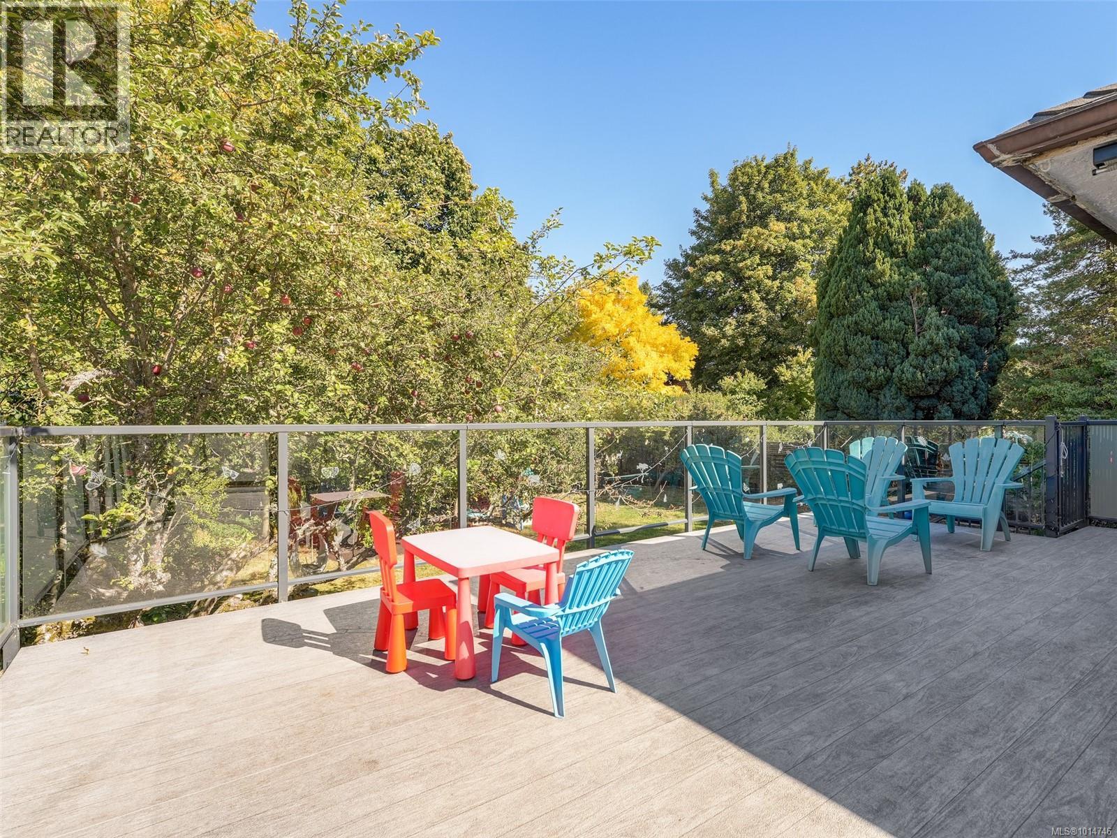 1874 Taylor St, Saanich