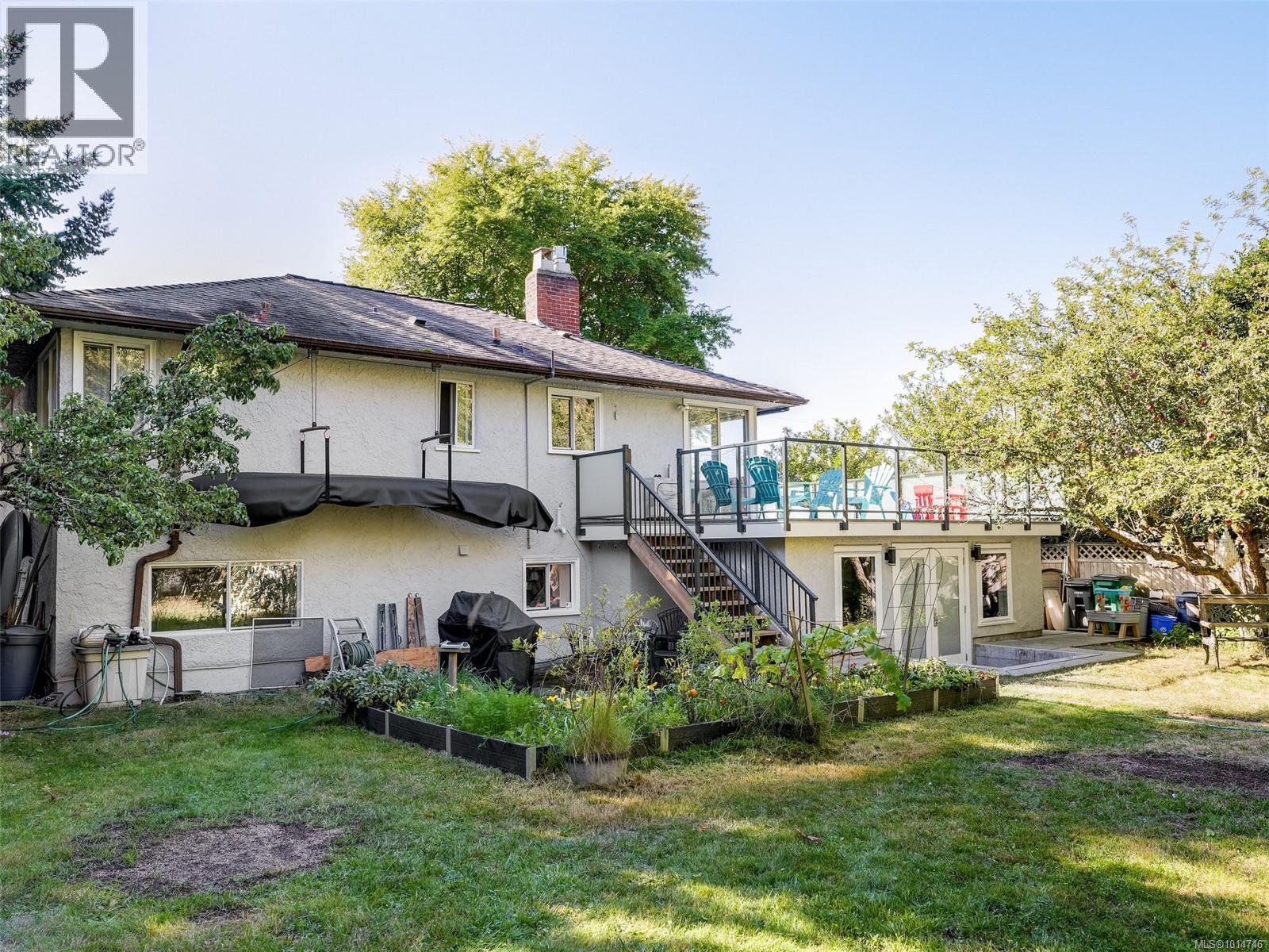 1874 Taylor St, Saanich