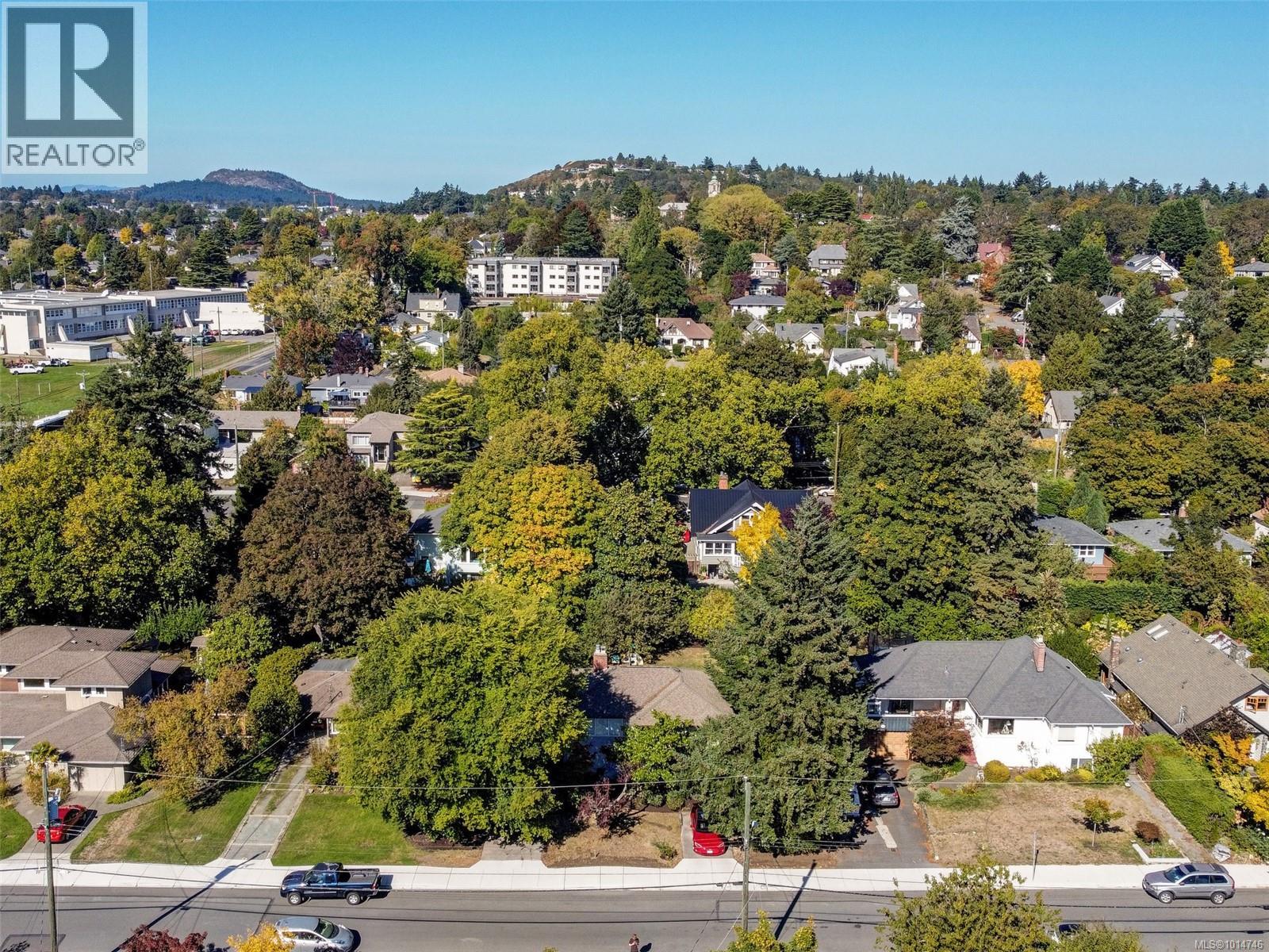 1874 Taylor St, Saanich
