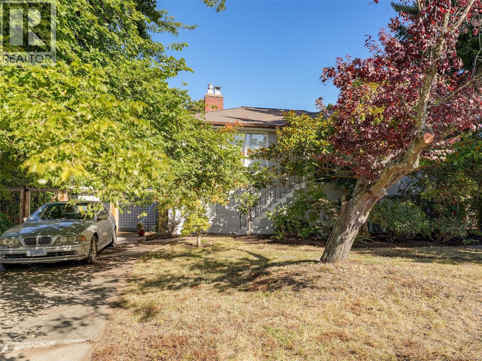 1874 Taylor St, Saanich