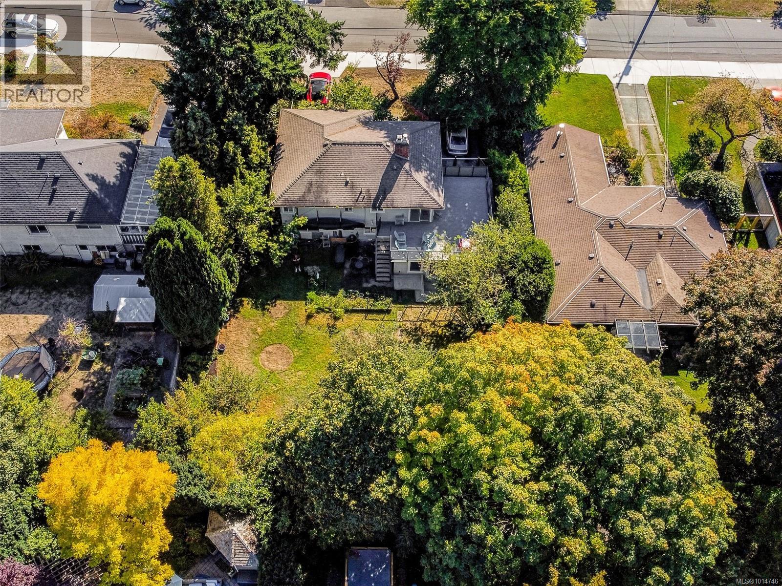 1874 Taylor St, Saanich