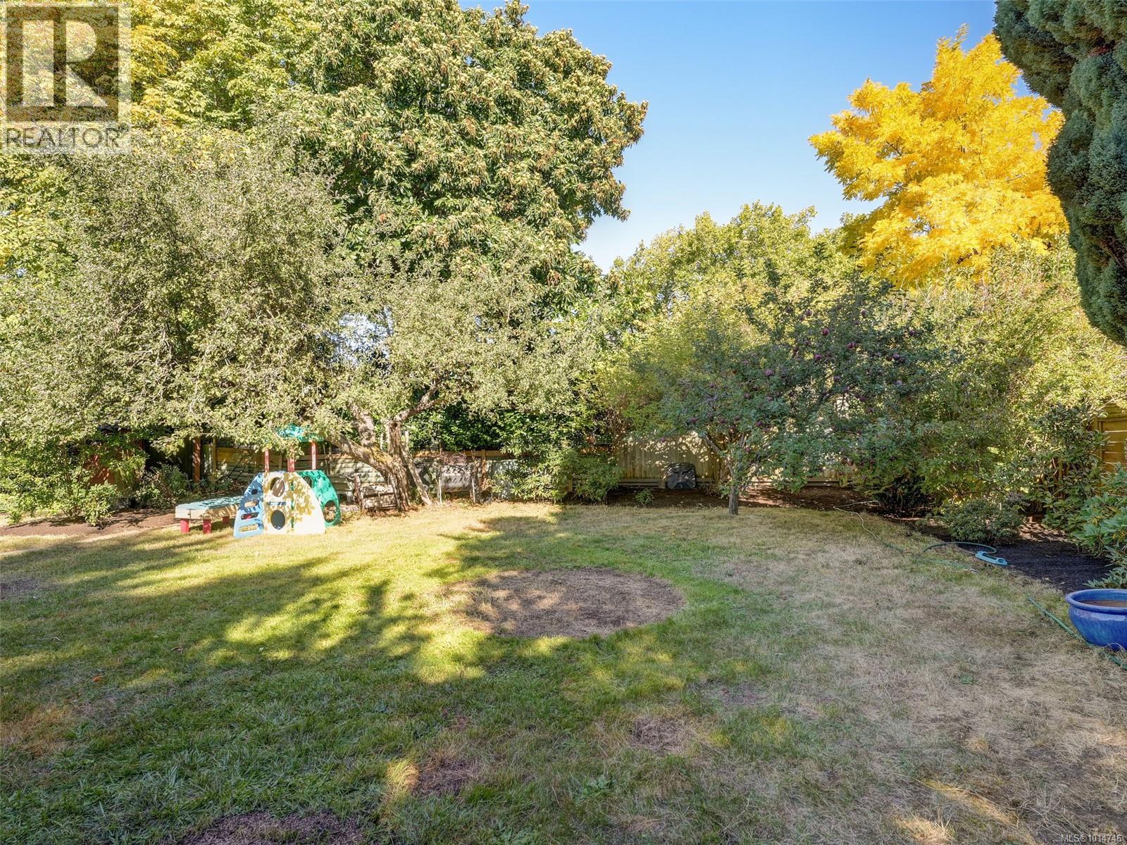 1874 Taylor St, Saanich