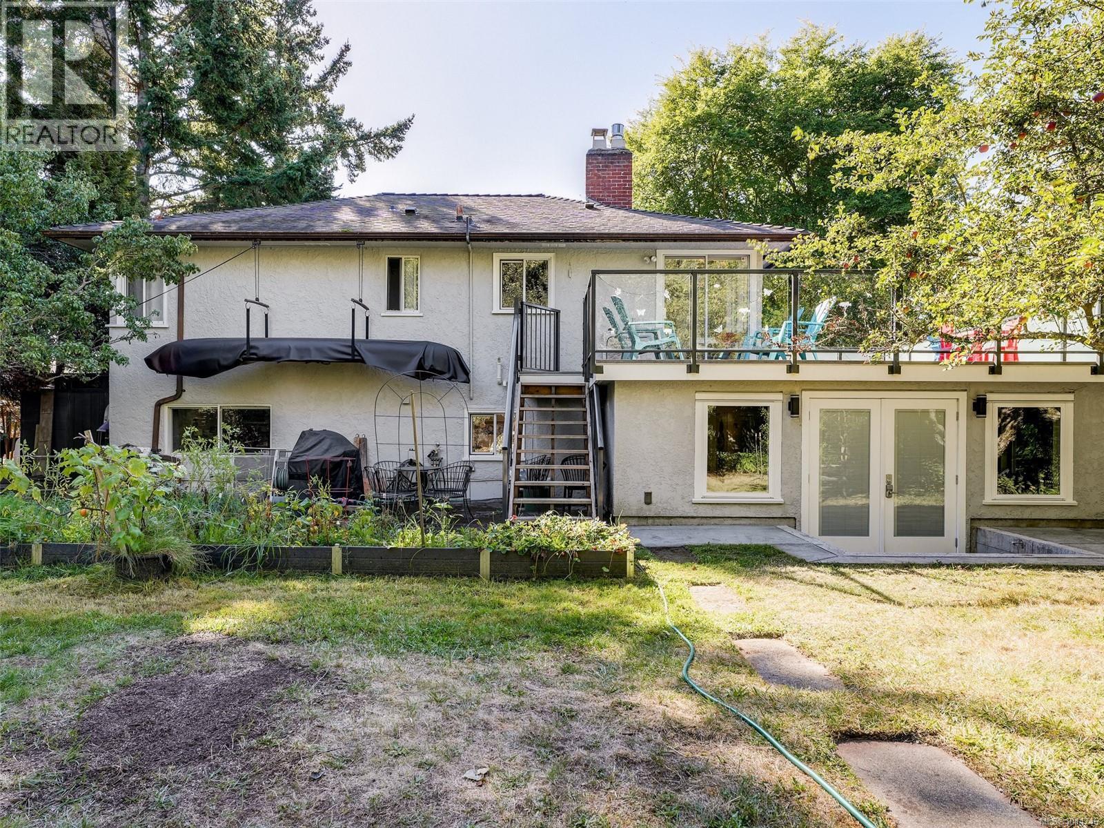 1874 Taylor St, Saanich