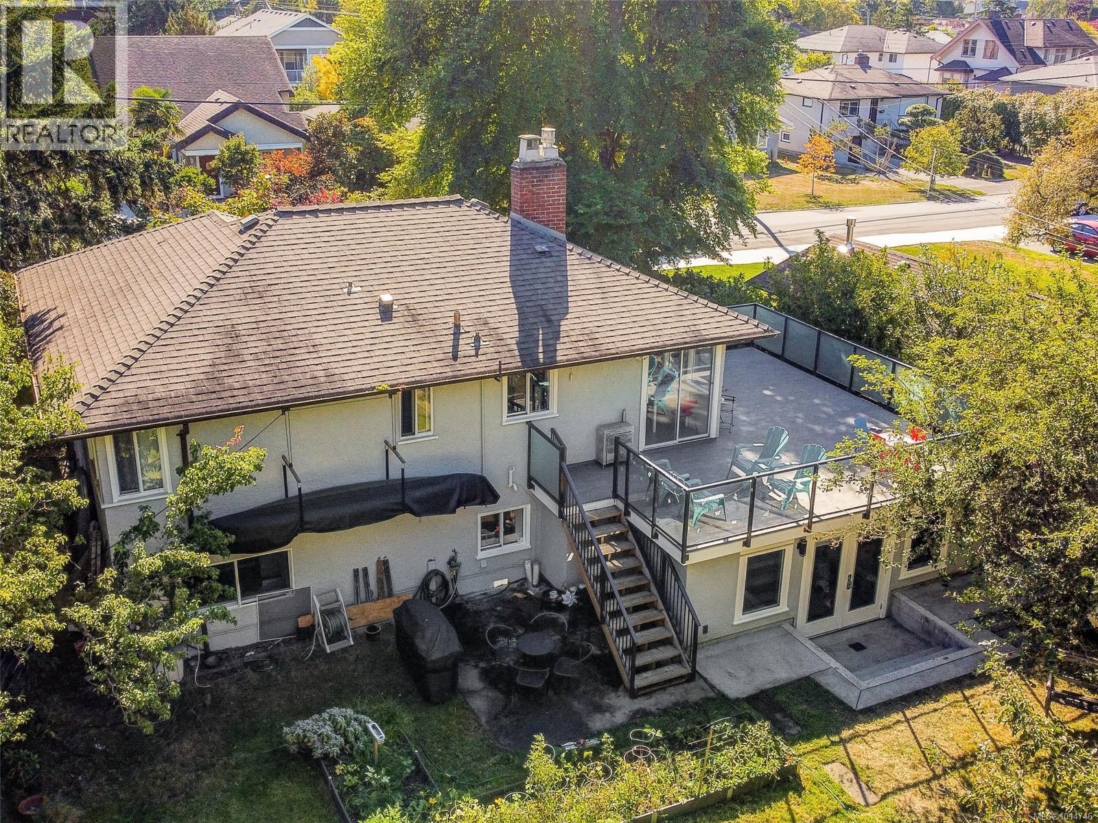 1874 Taylor St, Saanich