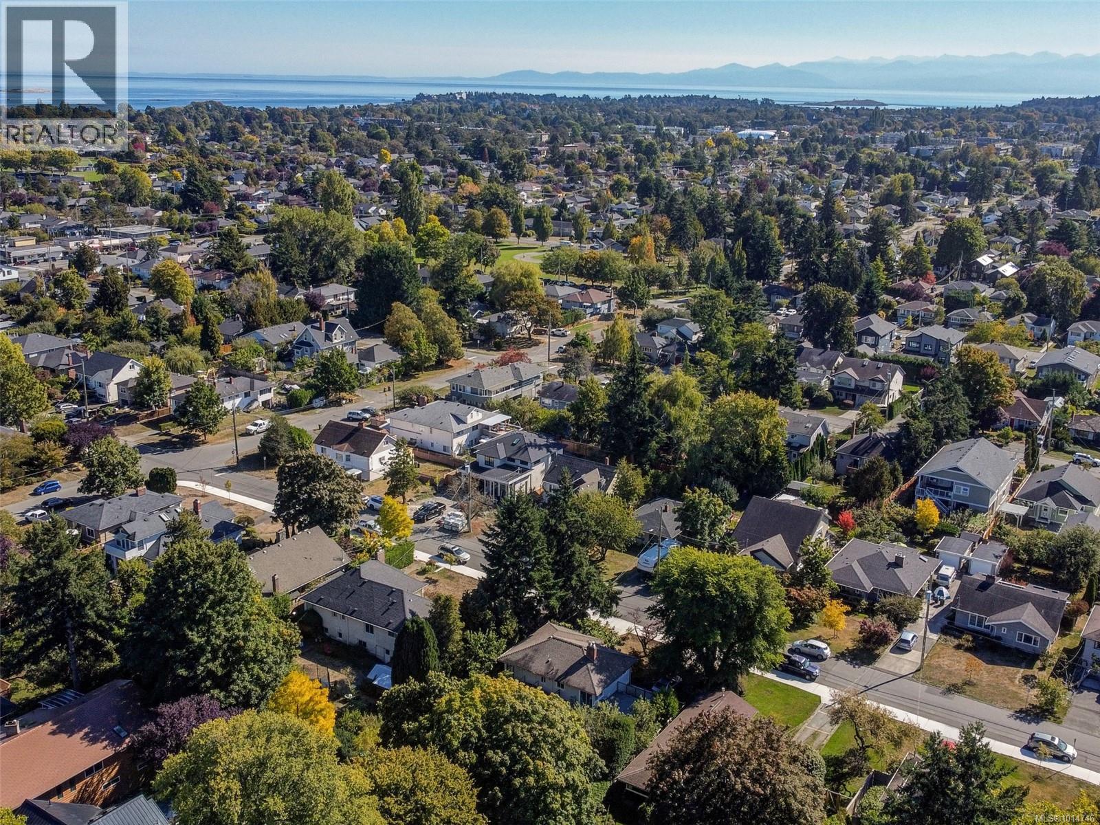 1874 Taylor St, Saanich