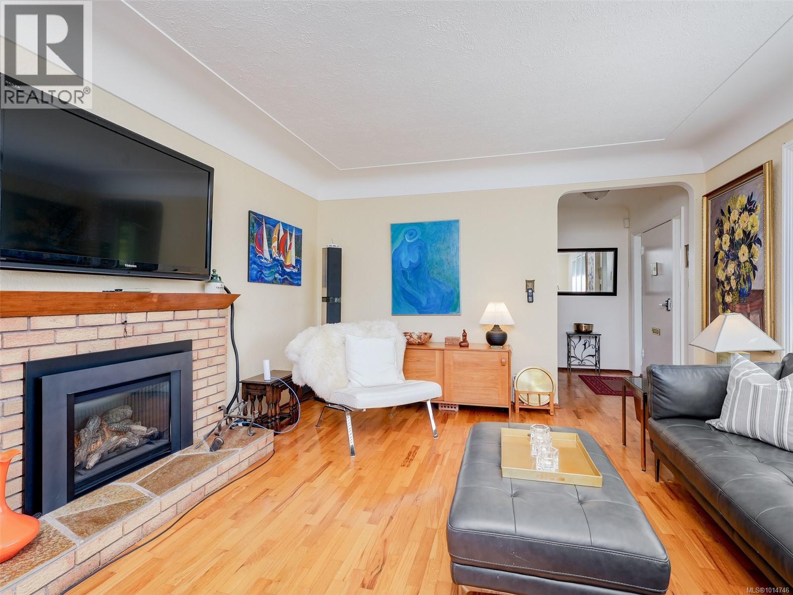 1874 Taylor St, Saanich