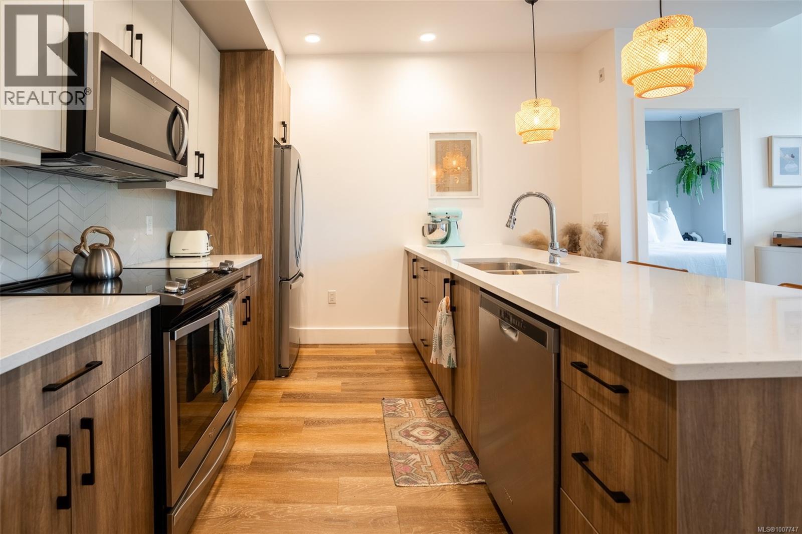 306 700 Yew Wood Rd, Tofino