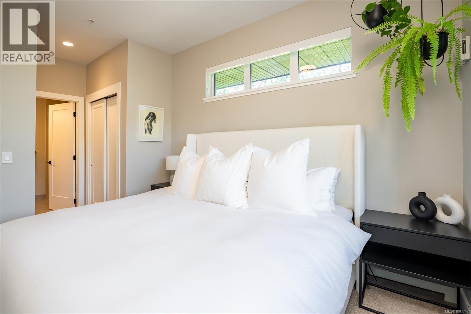 306 700 Yew Wood Rd, Tofino