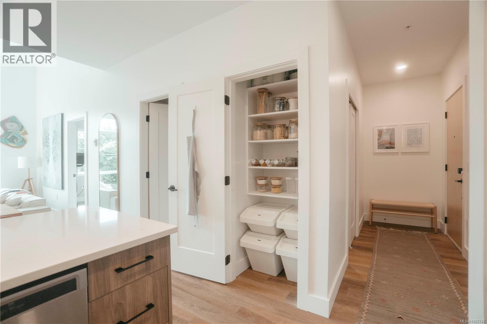 306 700 Yew Wood Rd, Tofino