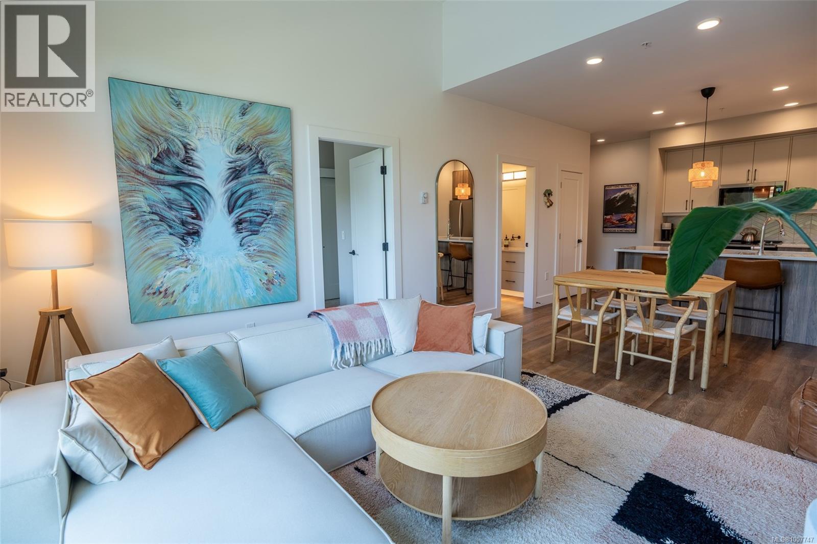 306 700 Yew Wood Rd, Tofino