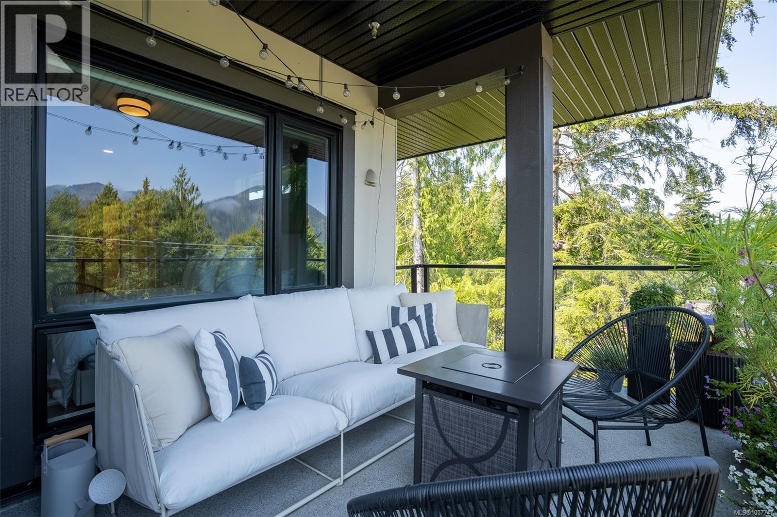 306 700 Yew Wood Rd, Tofino
