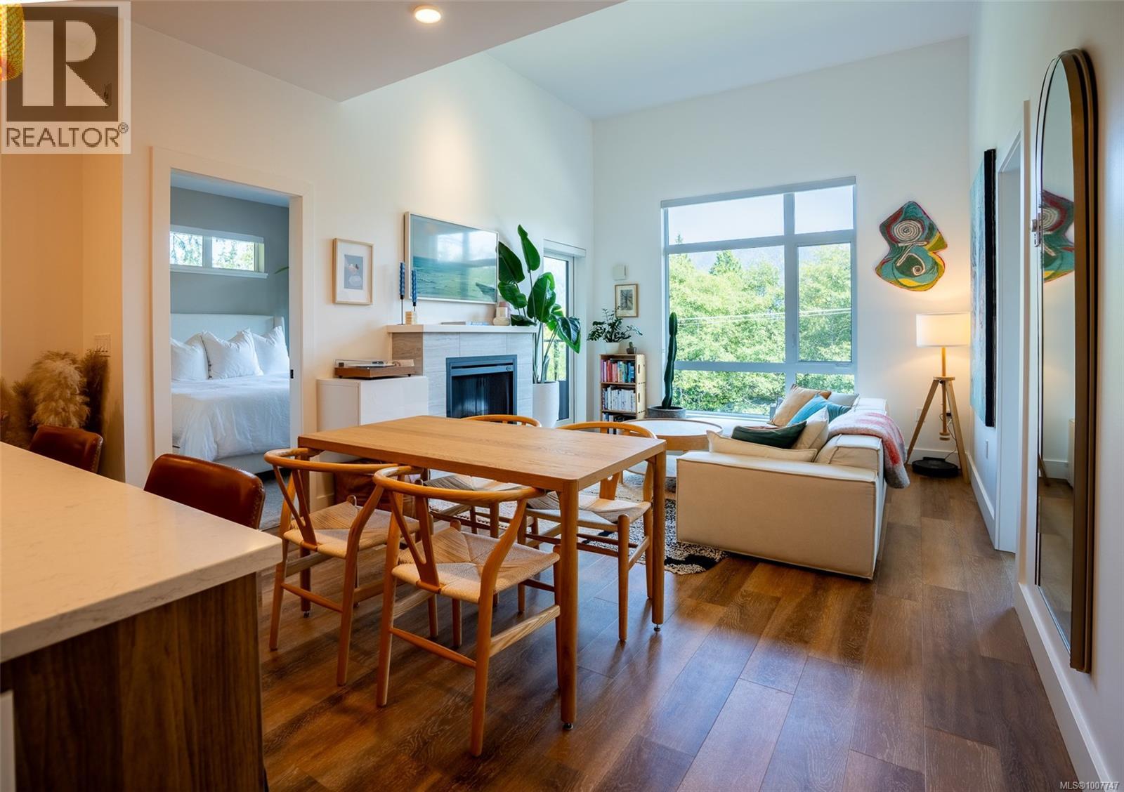 306 700 Yew Wood Rd, Tofino