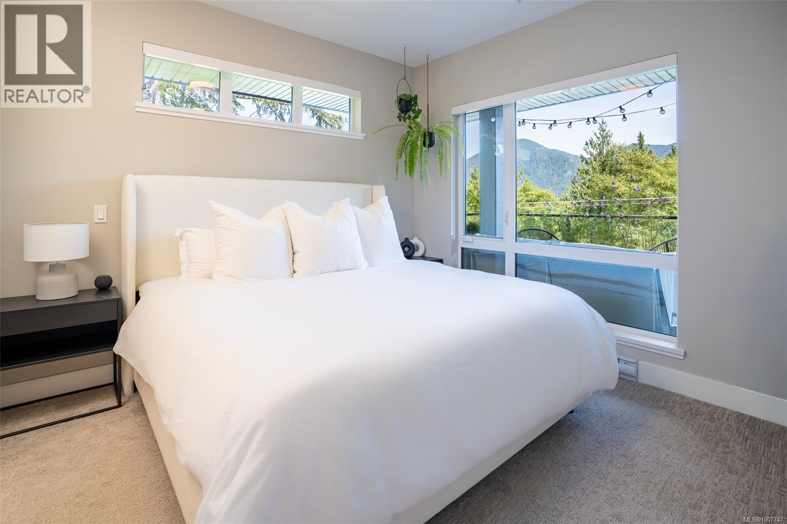 306 700 Yew Wood Rd, Tofino