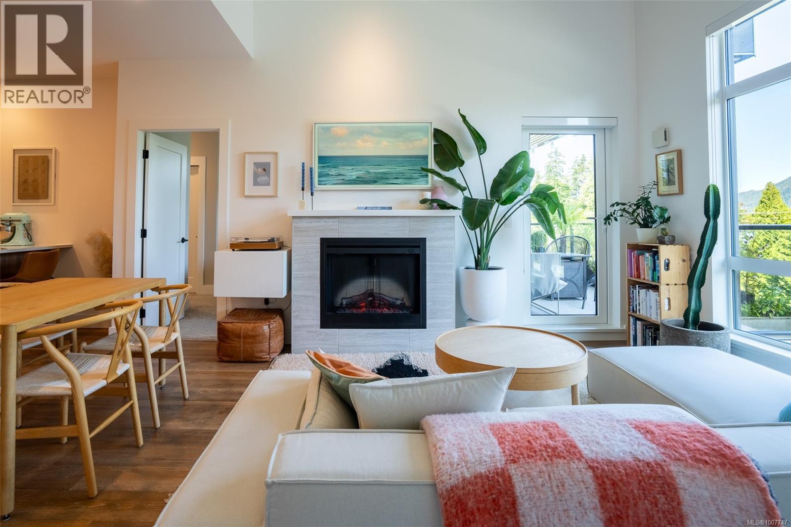 306 700 Yew Wood Rd, Tofino