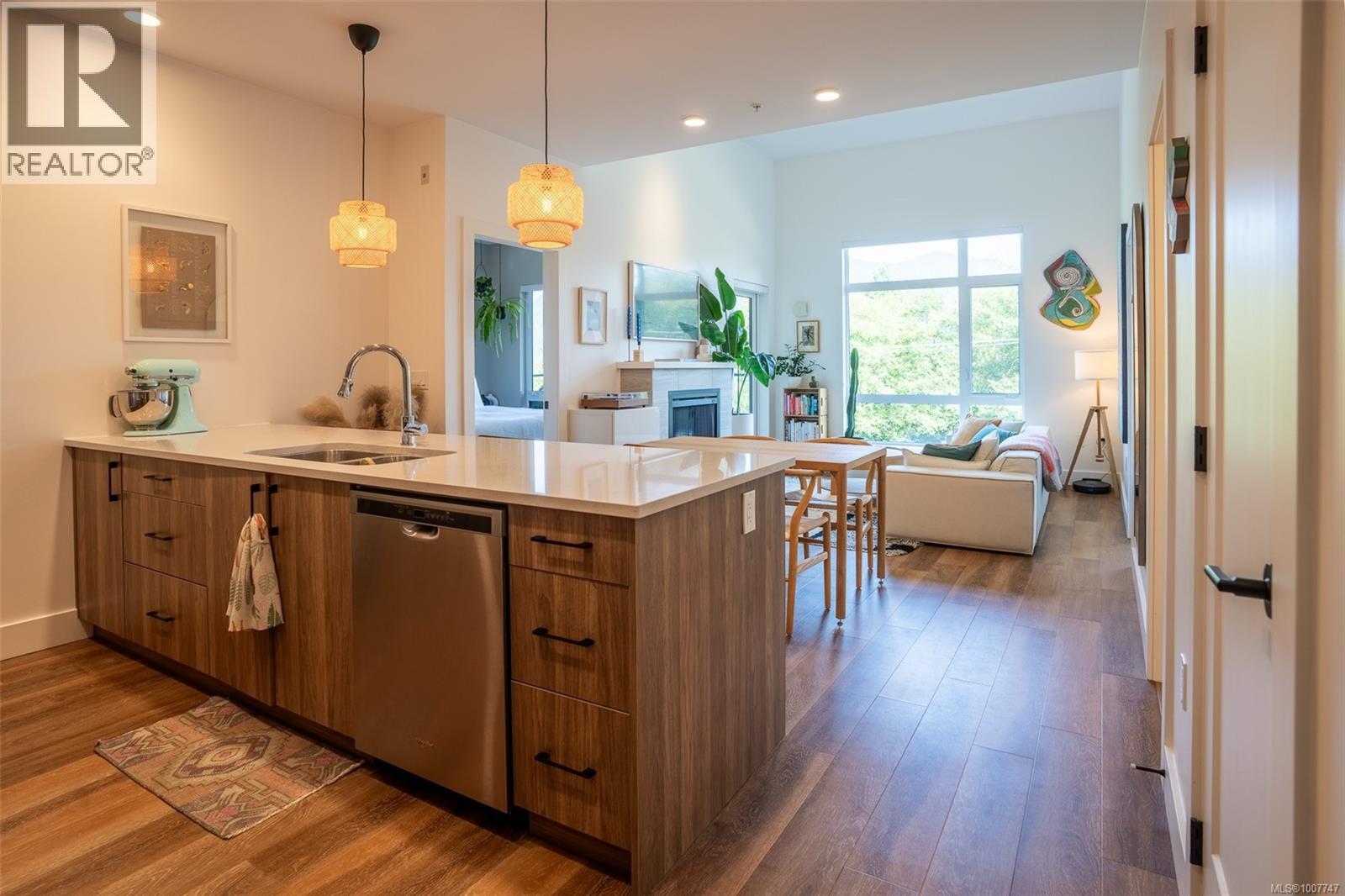 306 700 Yew Wood Rd, Tofino