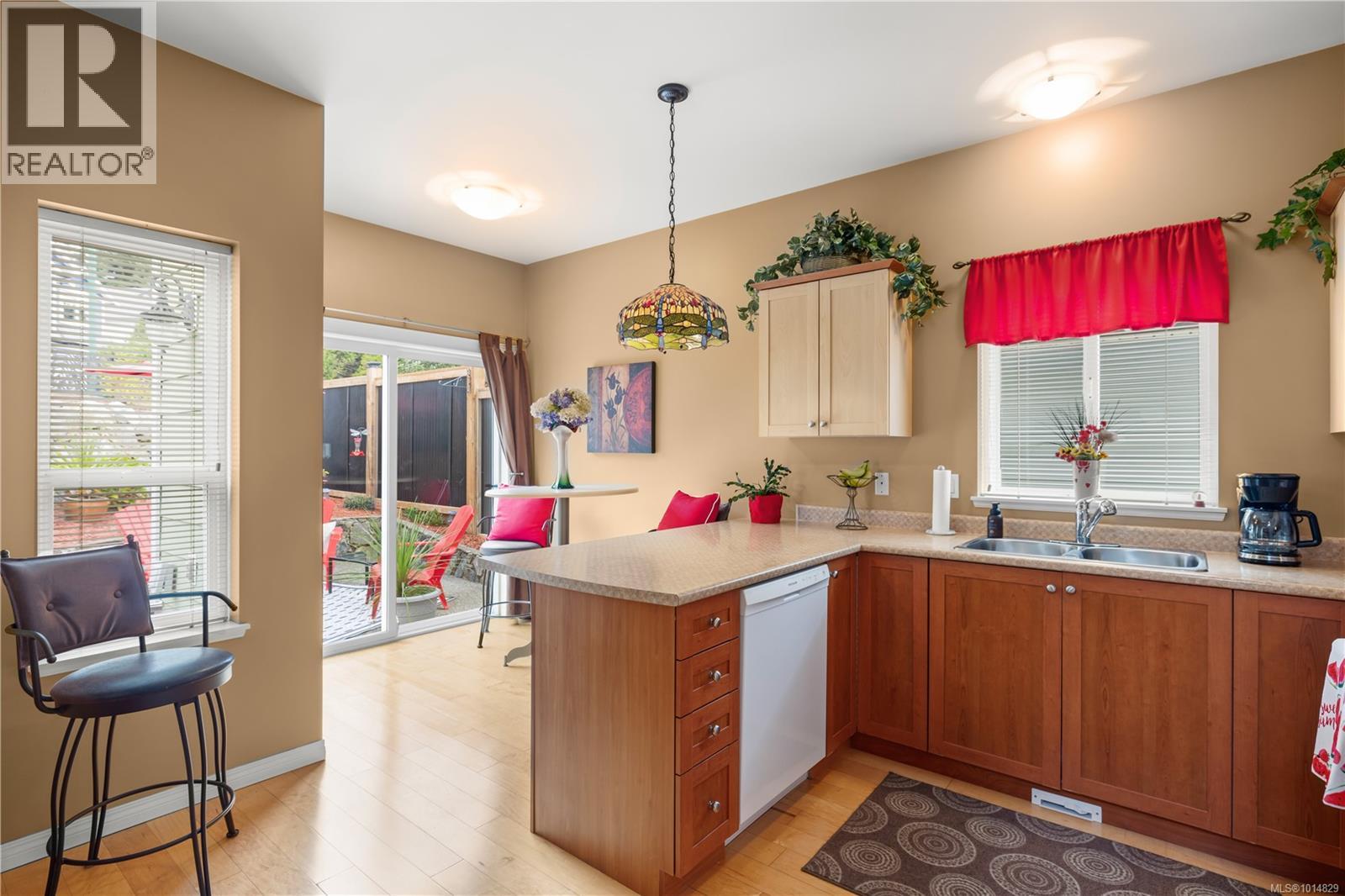  8 Newstead Crescent, View Royal