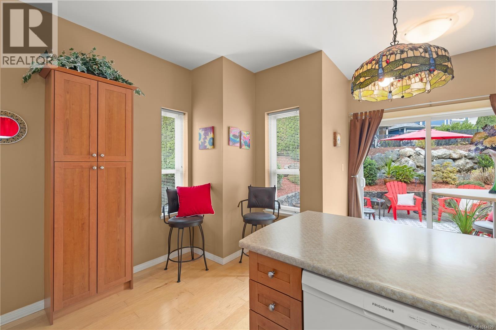  8 Newstead Crescent, View Royal
