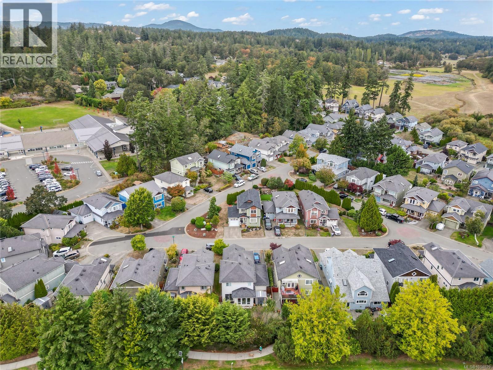  8 Newstead Crescent, View Royal
