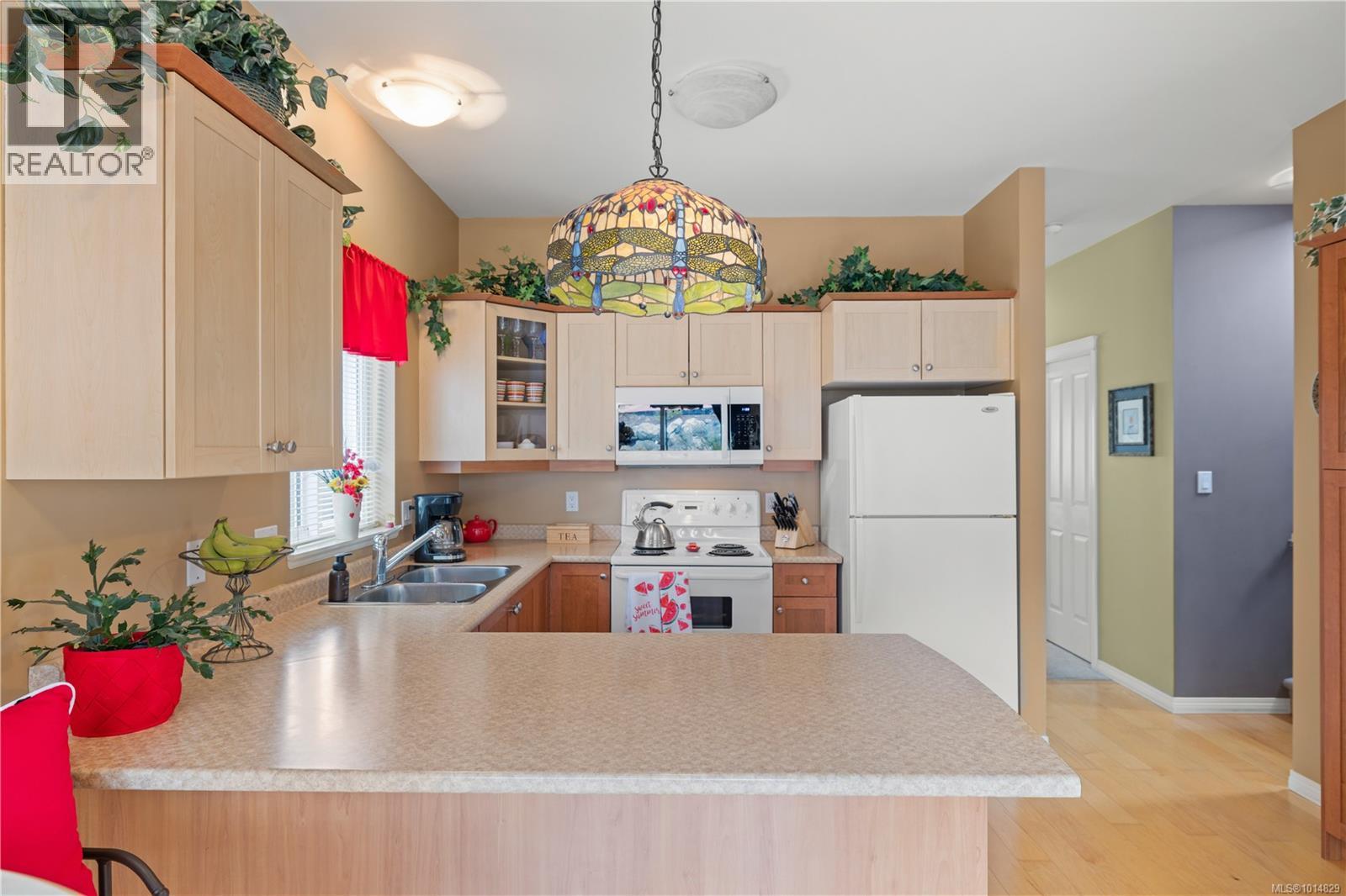  8 Newstead Crescent, View Royal