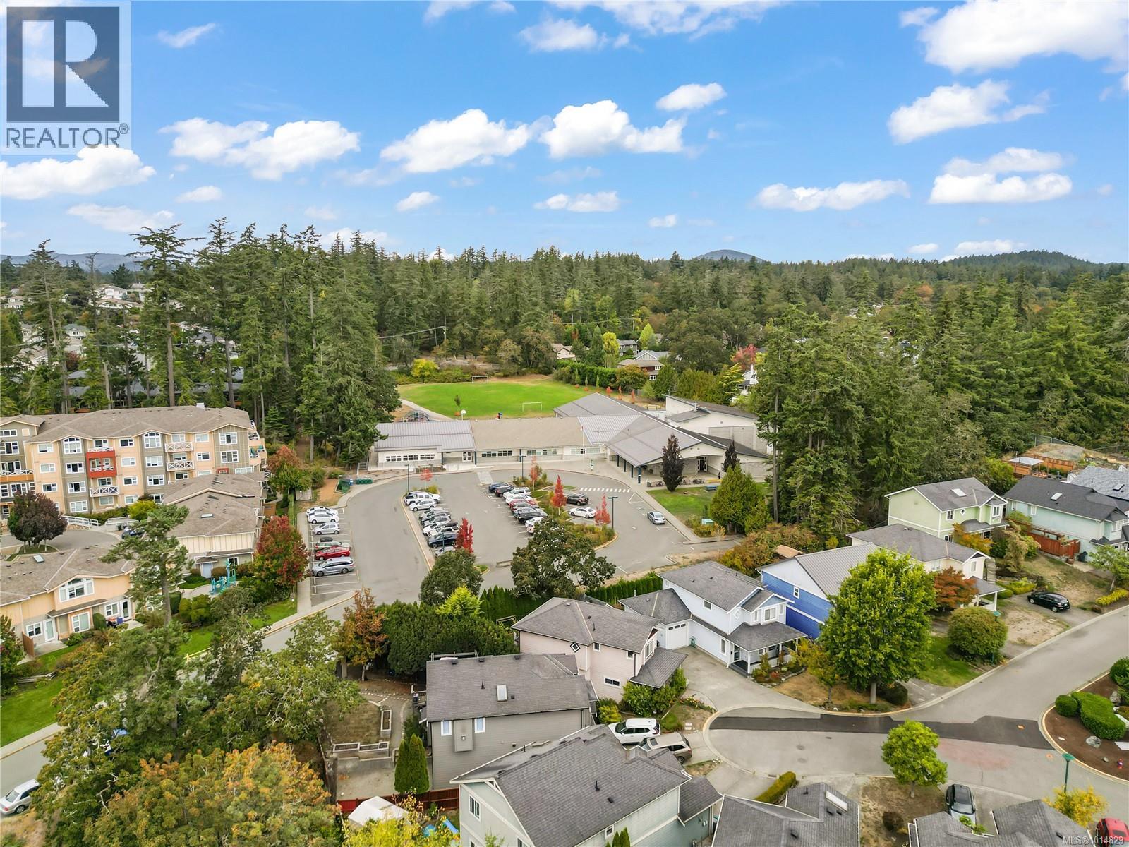  8 Newstead Crescent, View Royal