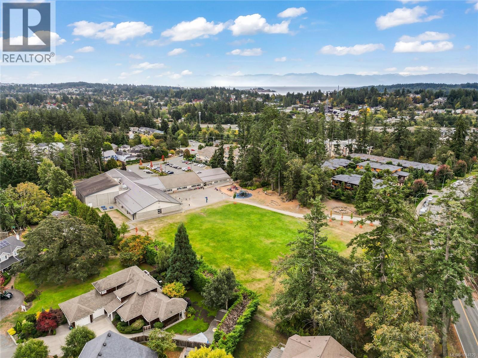  8 Newstead Crescent, View Royal