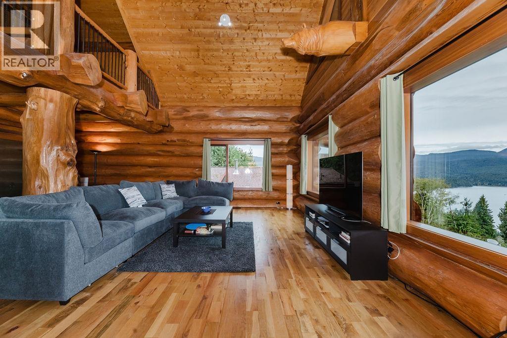 5895 SKOOKUMCHUK ROAD, Sechelt