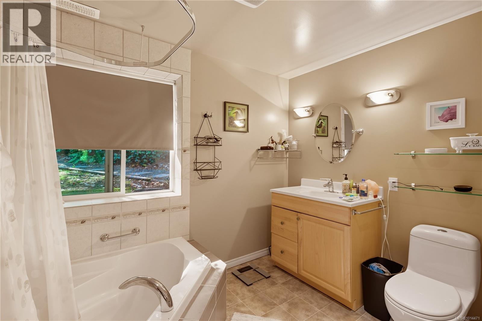 1265 Cloake Hill Rd, North Saanich
