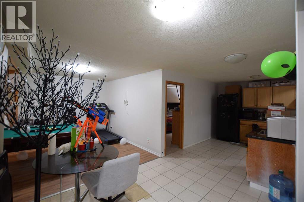 Single Family House Bi-level for Sale in  Douglas Woods Close SE Douglasdale/Glen Calgary 