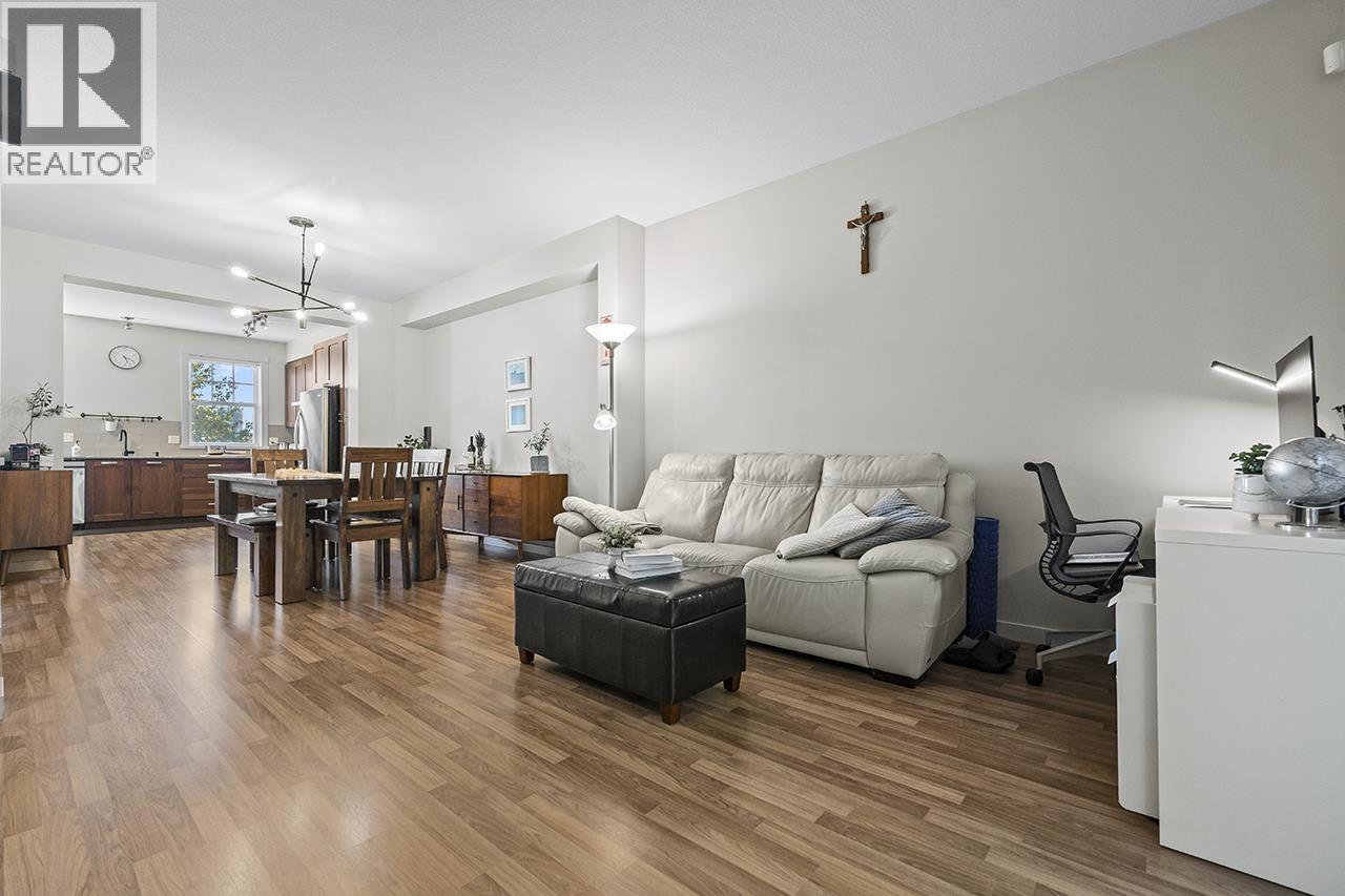 110 688 EDGAR AVENUE, Coquitlam