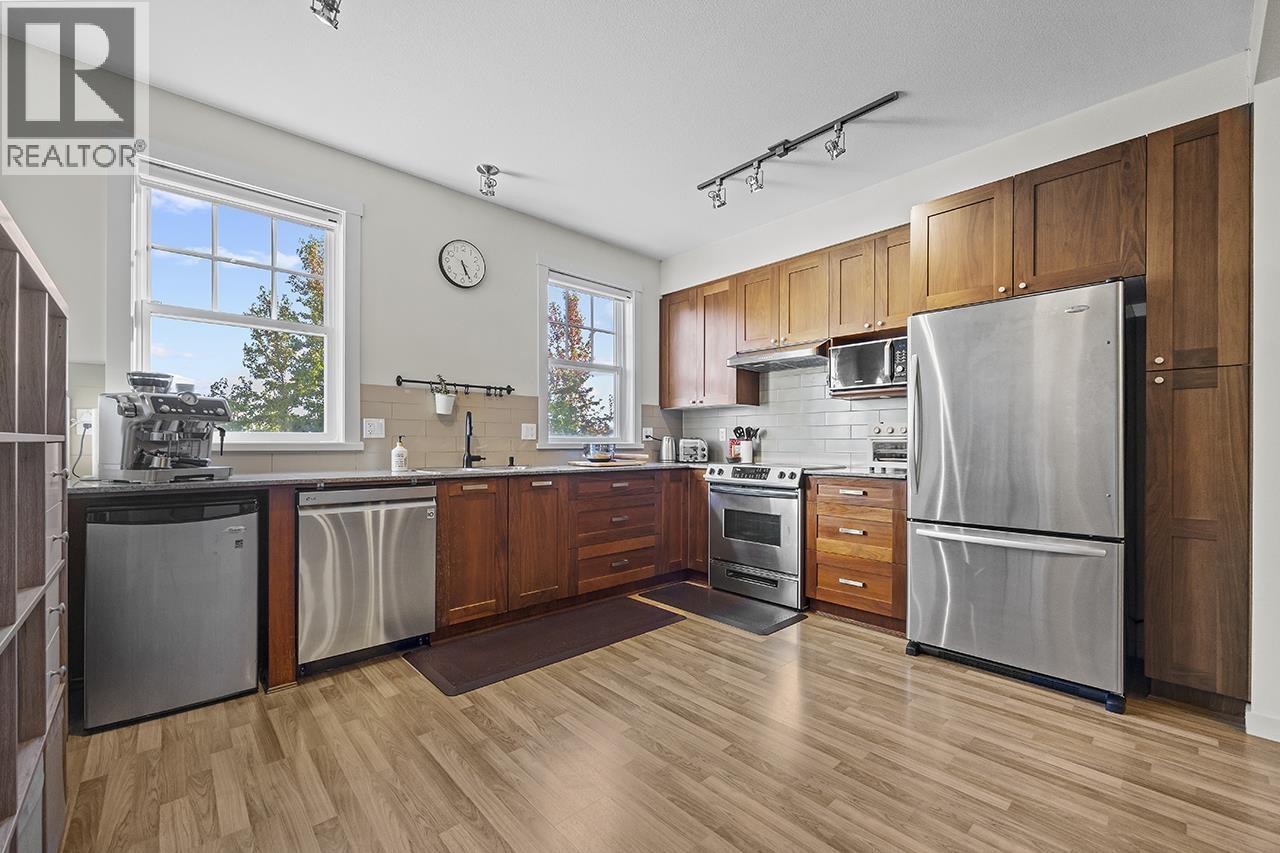 110 688 EDGAR AVENUE, Coquitlam