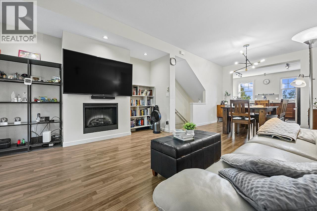 110 688 EDGAR AVENUE, Coquitlam