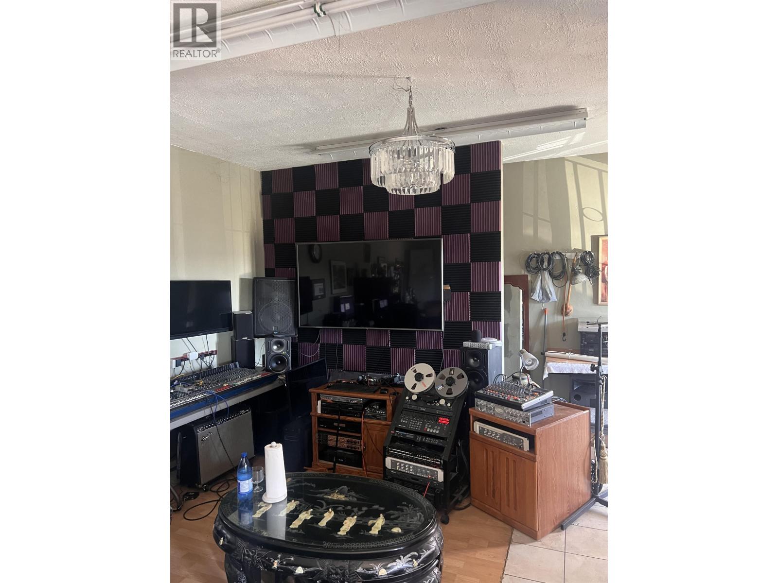 2141 MARINE WAY, New Westminster