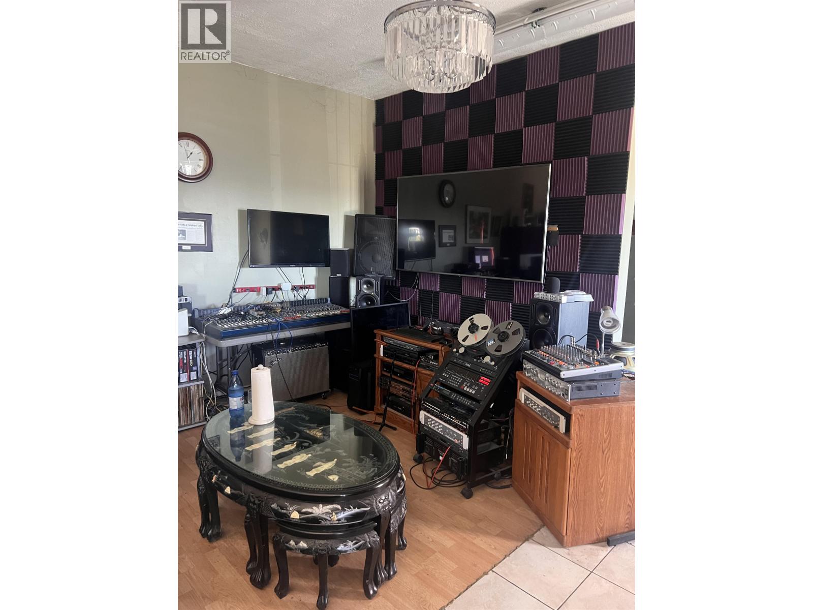 2141 MARINE WAY, New Westminster