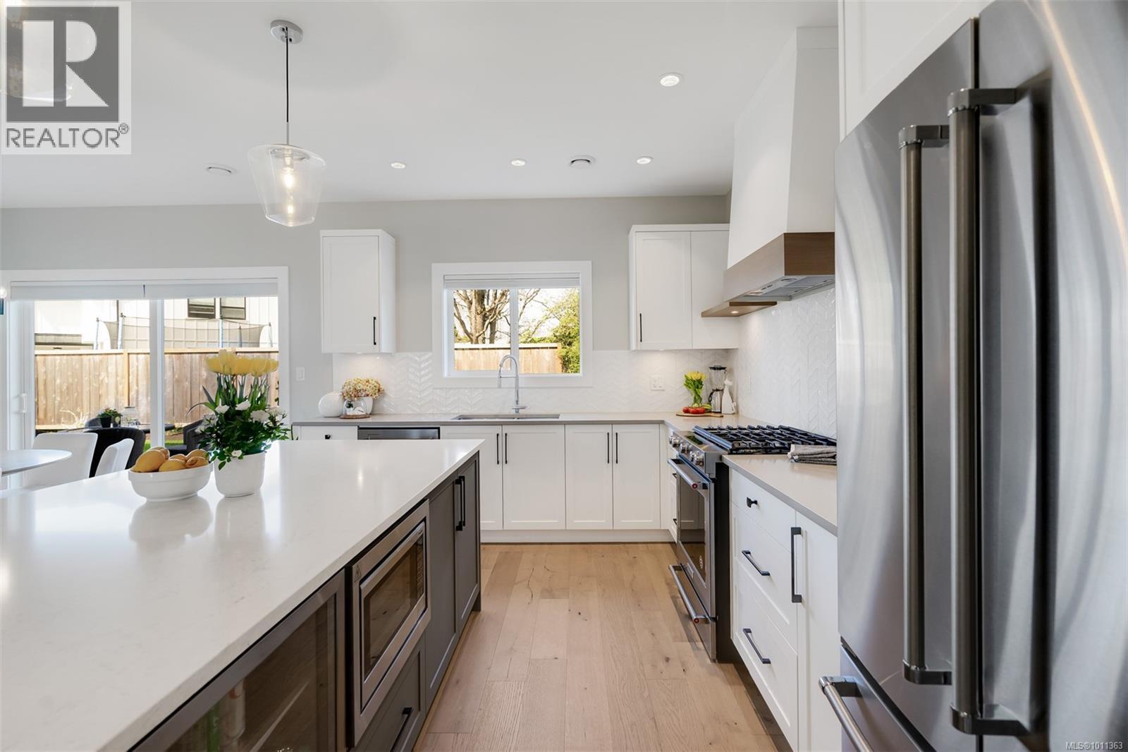 9350 East Saanich Rd, North Saanich