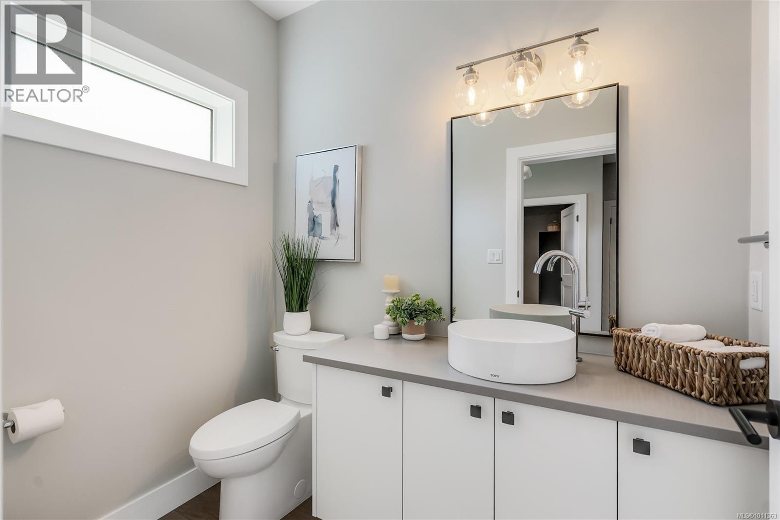 9350 East Saanich Rd, North Saanich