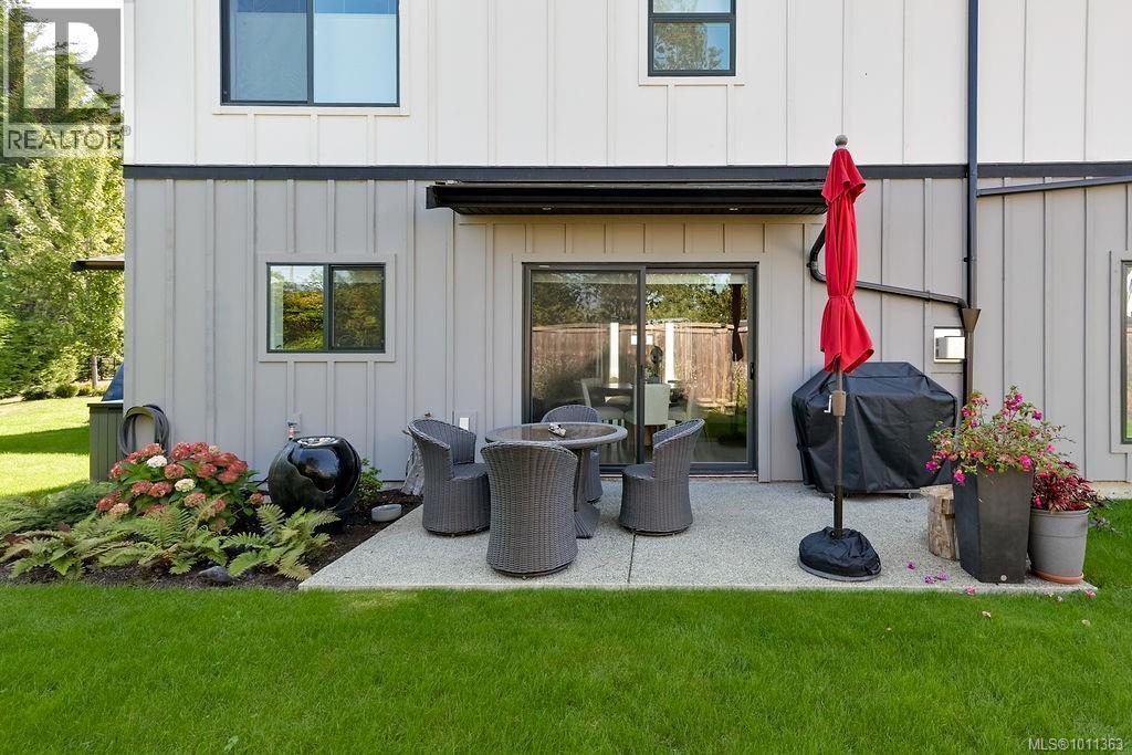 9350 East Saanich Rd, North Saanich