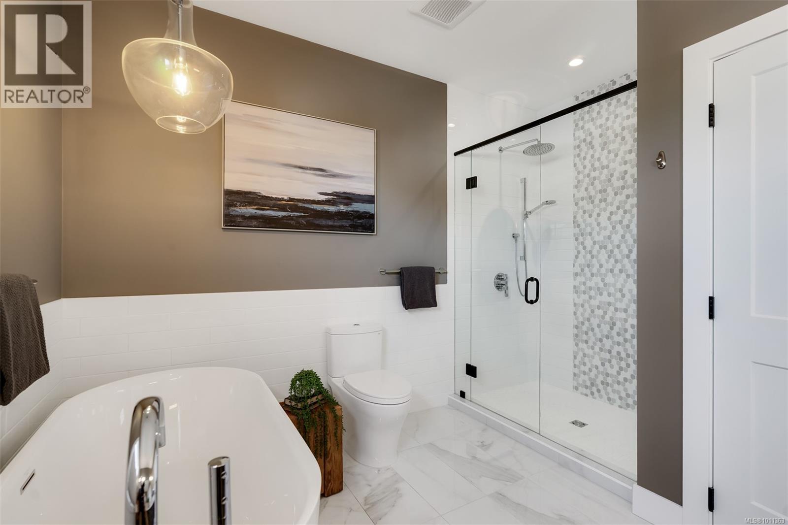 9350 East Saanich Rd, North Saanich