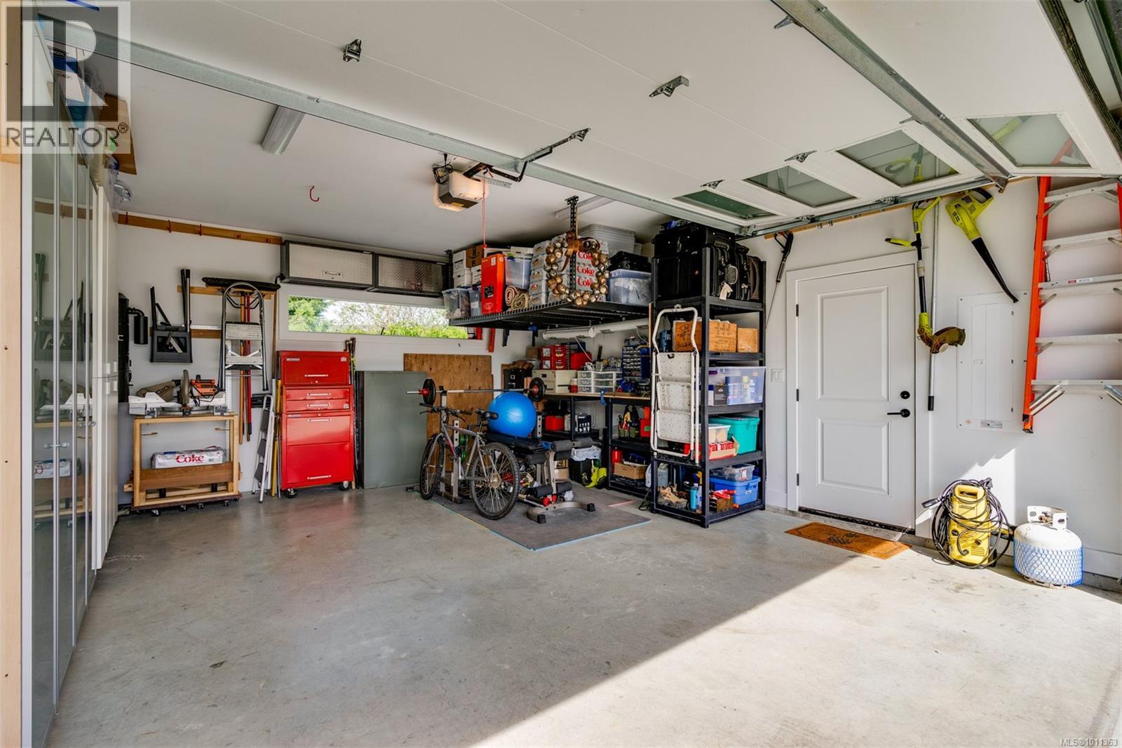 9350 East Saanich Rd, North Saanich