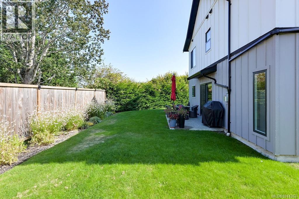 9350 East Saanich Rd, North Saanich