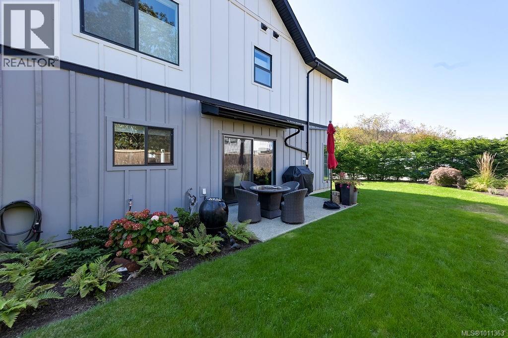 9350 East Saanich Rd, North Saanich