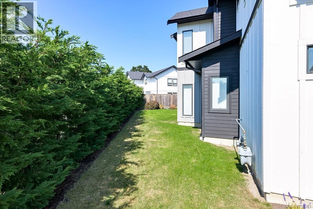 9350 East Saanich Rd, North Saanich