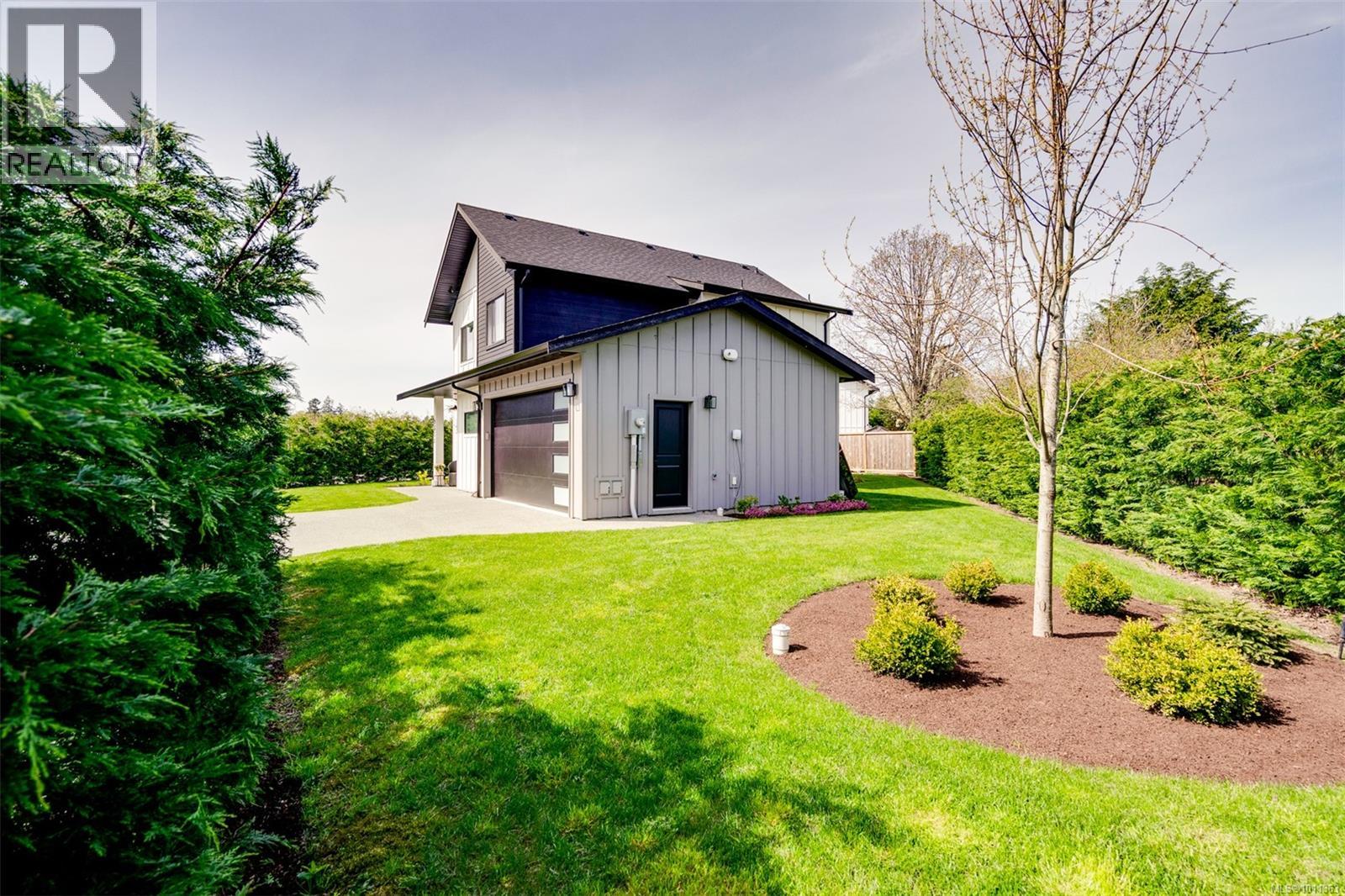 9350 East Saanich Rd, North Saanich