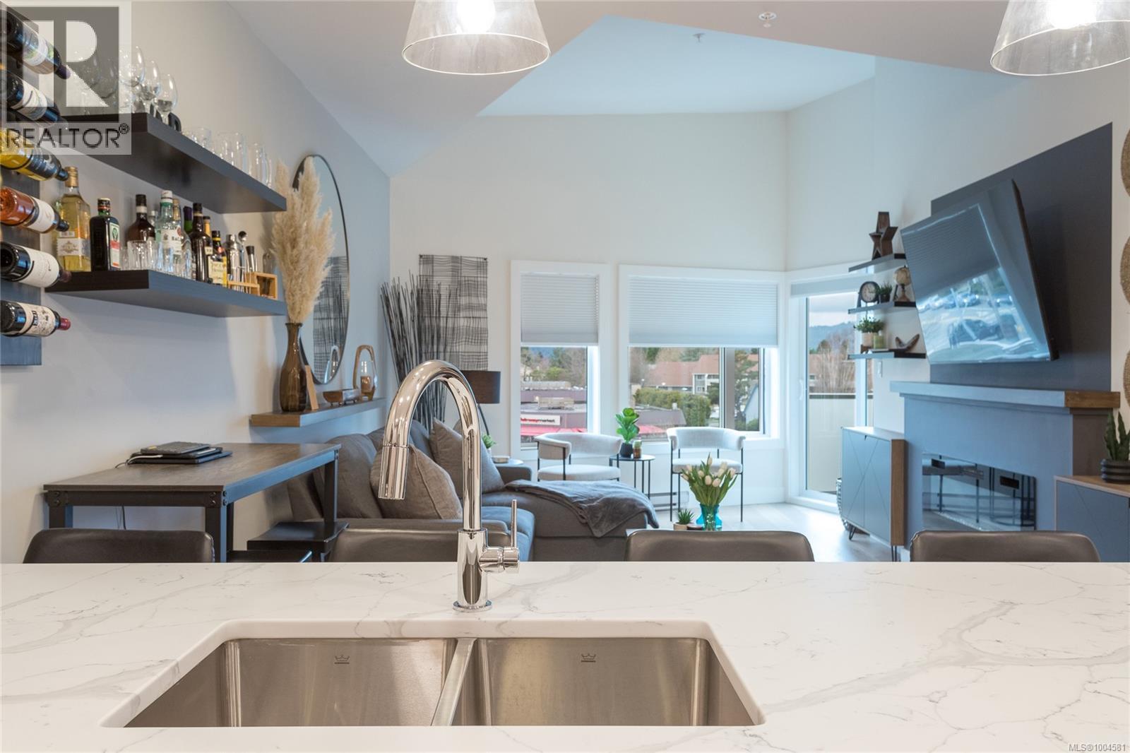 402 7098 Wallace Dr, Central Saanich
