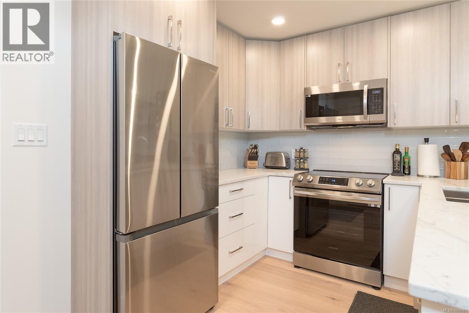 402 7098 Wallace Dr, Central Saanich