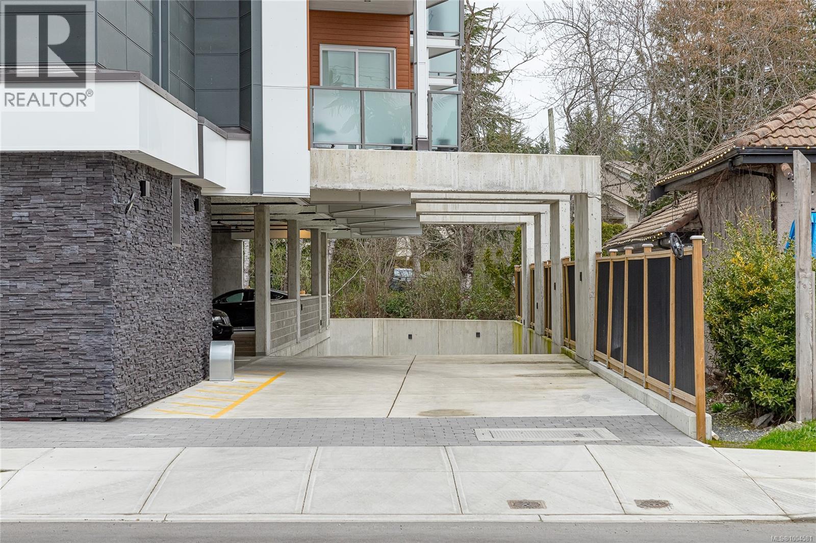 402 7098 Wallace Dr, Central Saanich