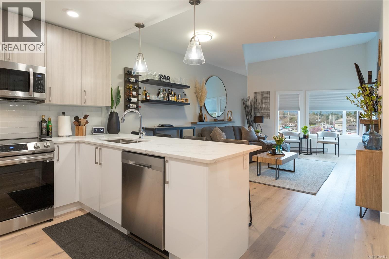 402 7098 Wallace Dr, Central Saanich