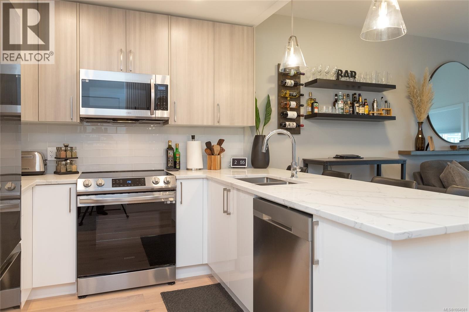 402 7098 Wallace Dr, Central Saanich