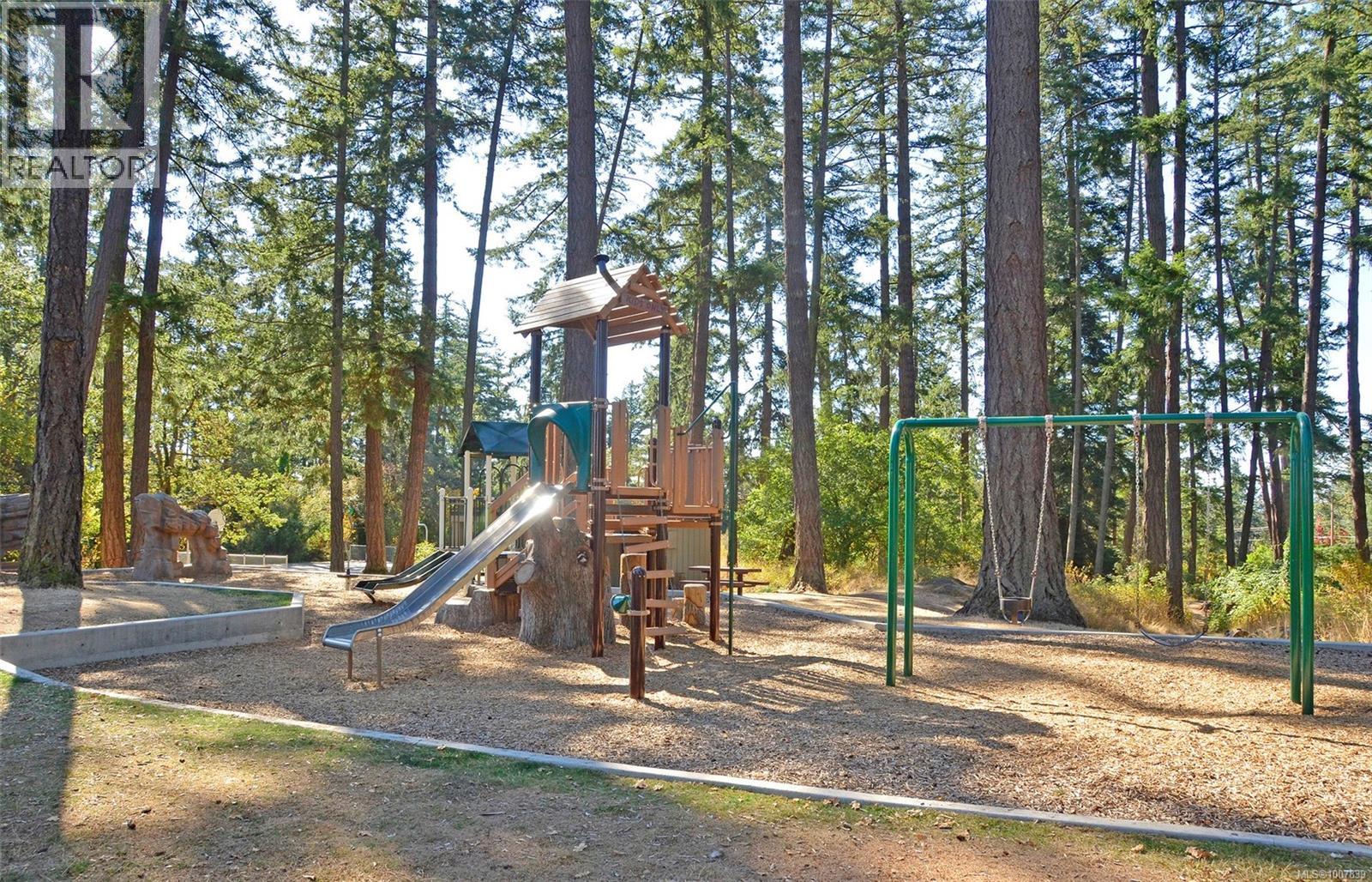  3802 Madaric Place, Saanich
