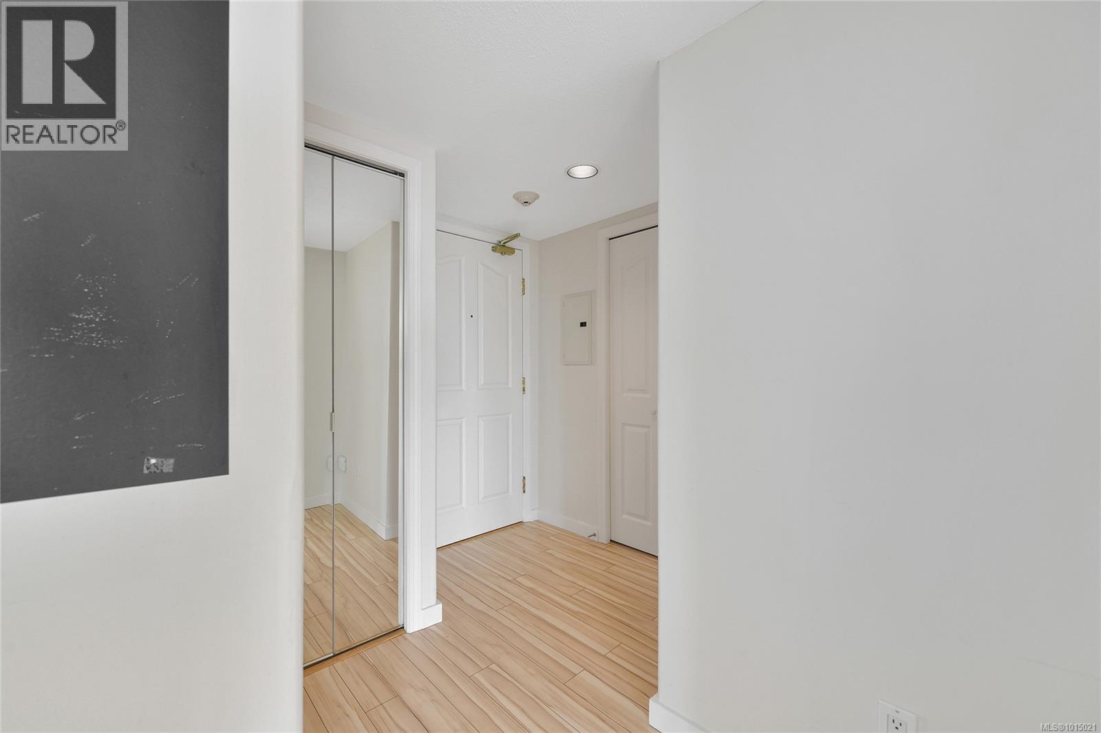 1208 930 Yates Street, Victoria