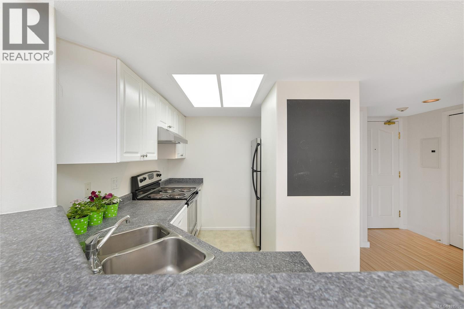 1208 930 Yates Street, Victoria